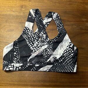 Lululemon sports bra size 10
